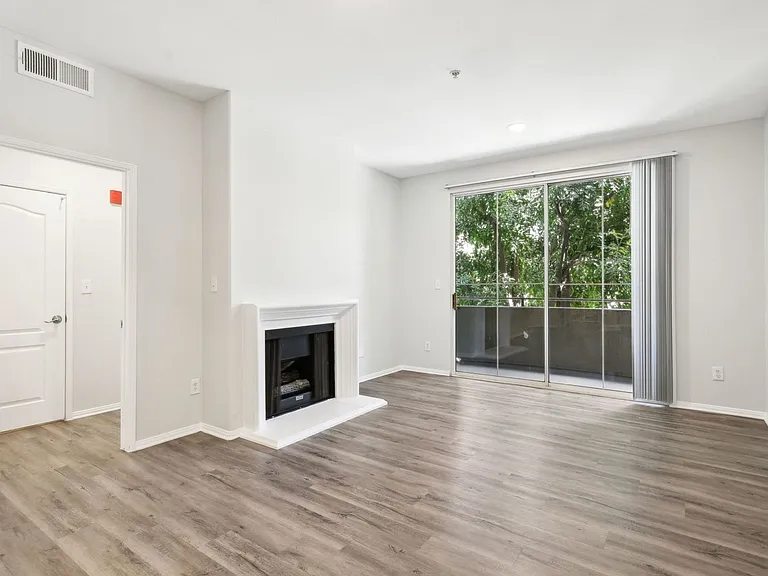 2245 Beverly Glen — Photo 116