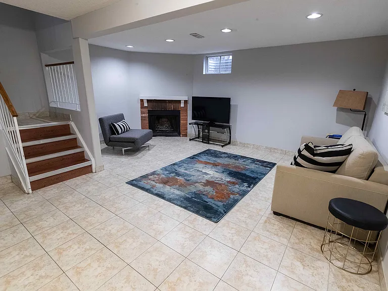 7591 Scholfield Rd — Photo 12