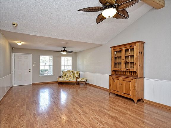 4th image of 1502 Colony Creek Dr