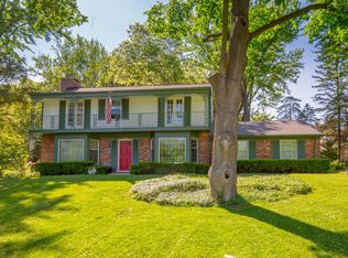 5520 Crabtree Rd, Bloomfield Hills, MI 48301