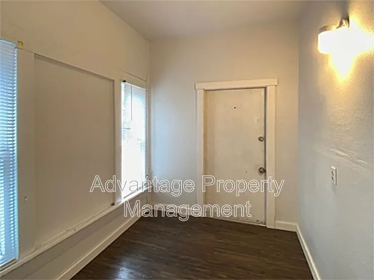 240 NW 9th St #1 — Photo 7
