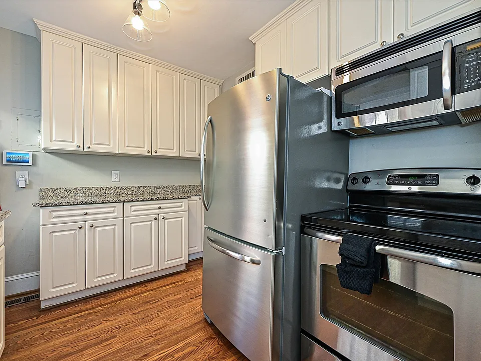 2331 Chesterfield Ave