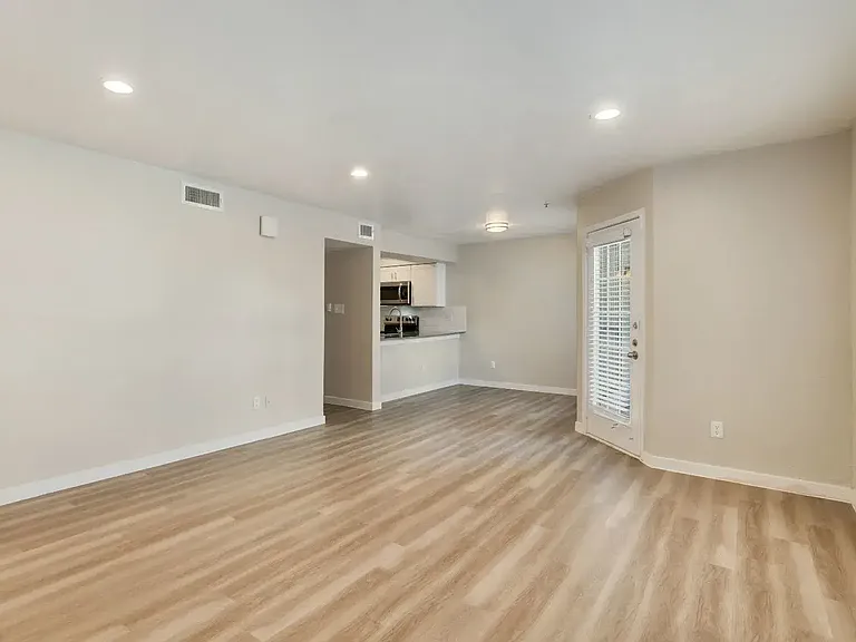 Rayside Residences — Photo 13