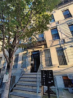 Rented by Signature Property Realty | media 4