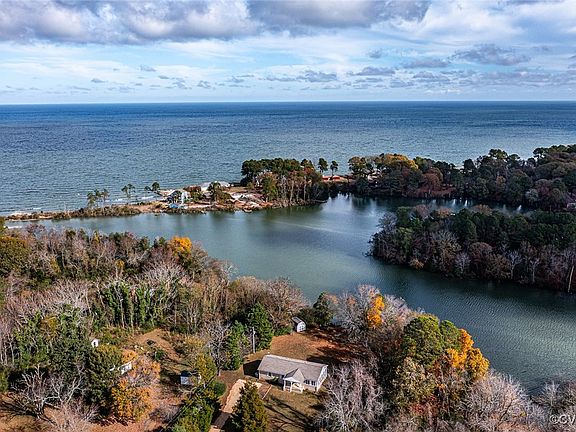 3rd image of 328 White Sand Dr