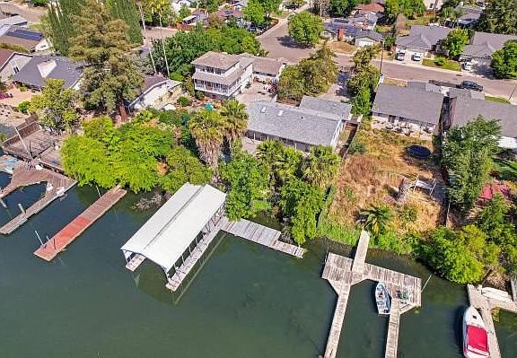 4th image of 2270 Canal Dr