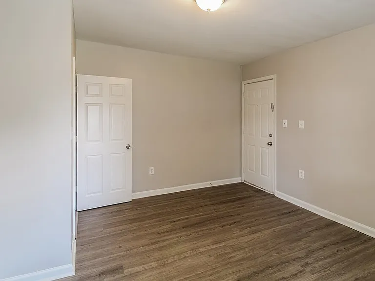 1135 Clark St — Photo 8