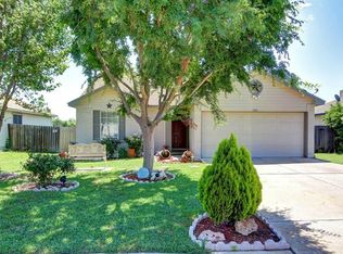 304 Meadowside Dr, Hutto, TX 78634