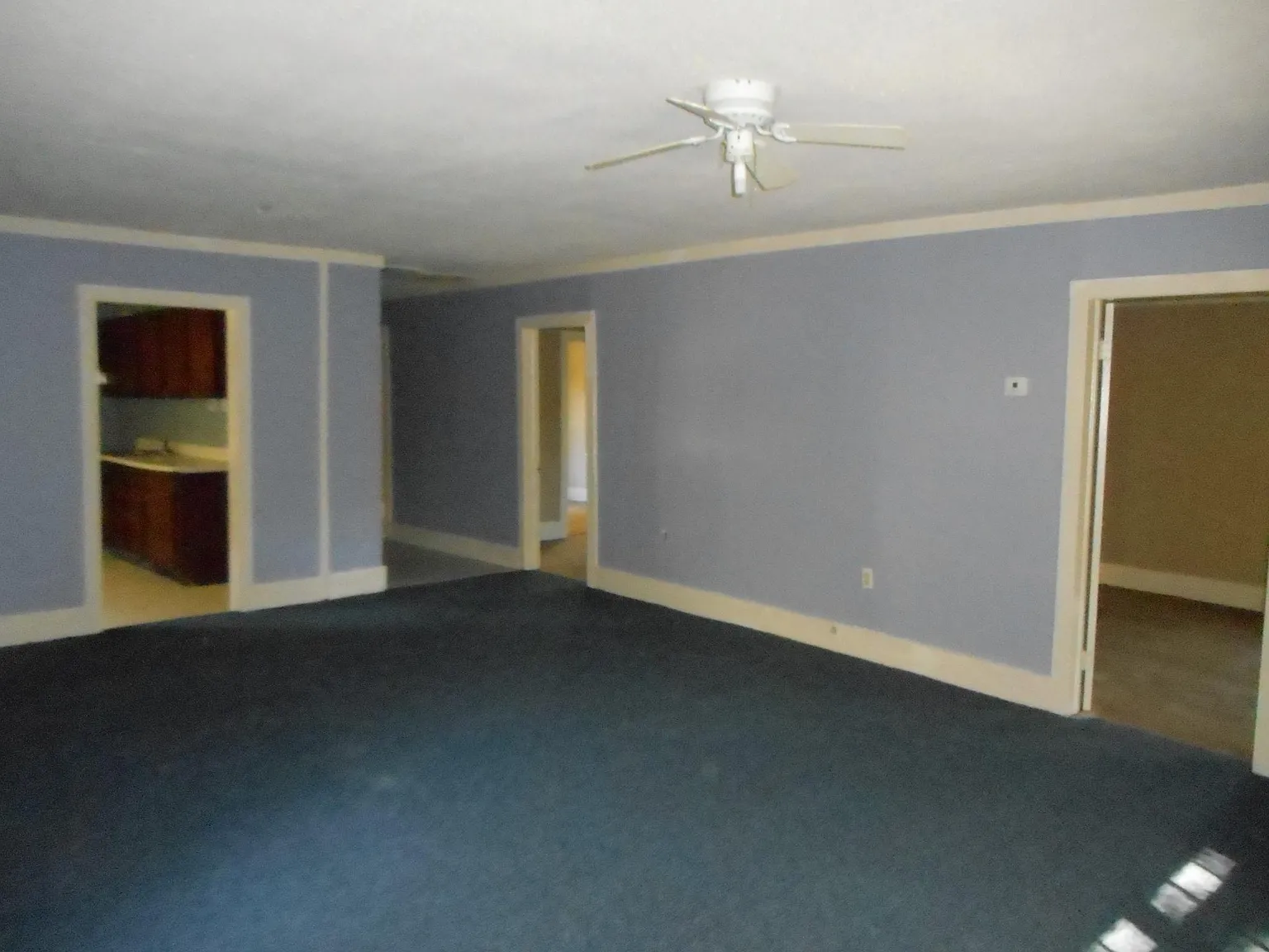 3 bed, 1200 sqft, $1,100 — Photo 2
