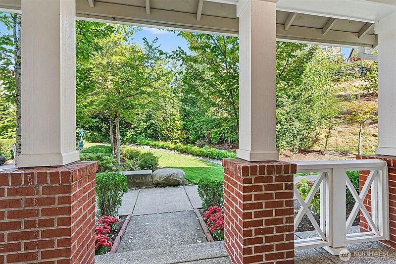 2nd image of 1423 NE Hickory Lane