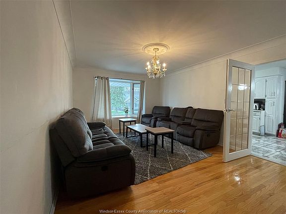 3rd image of 3818 Woodward Blvd