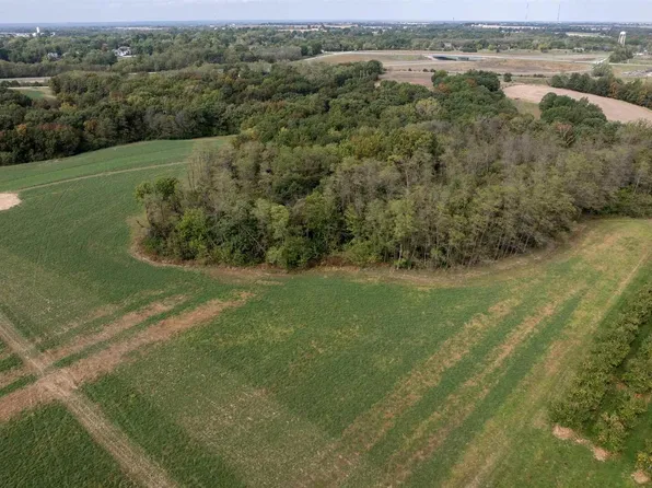 6001 Orchards Edge Ln, Quincy, IL 62305