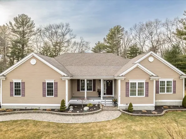 242 Wood St, Swansea, MA 02777