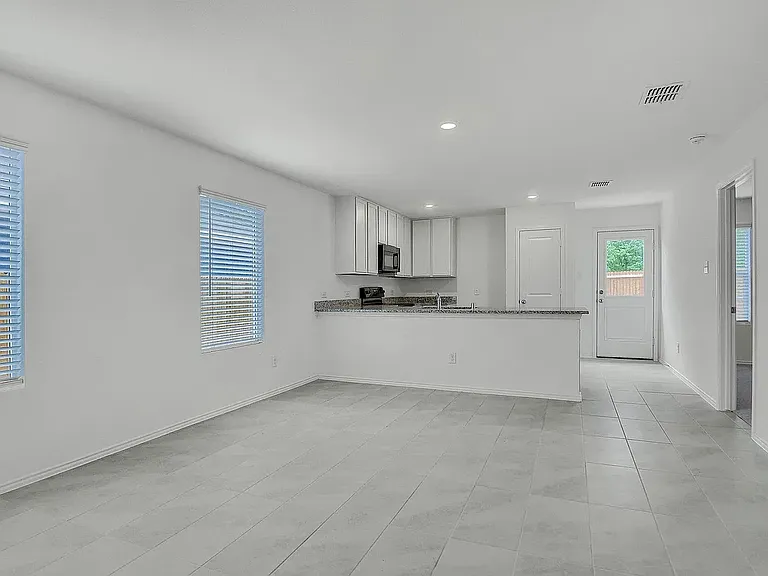 402 Harvest St — Photo 9