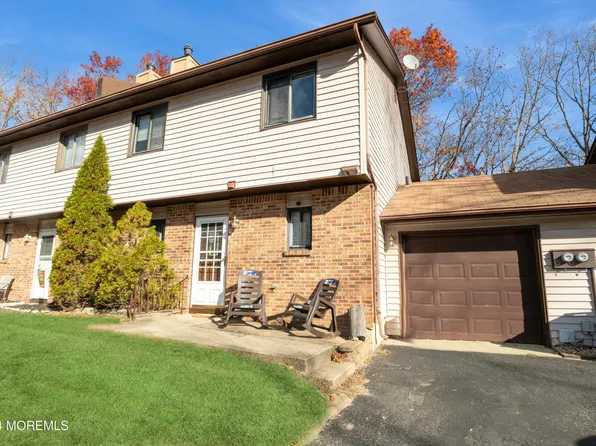 15 Swan Road, Howell, NJ 07731