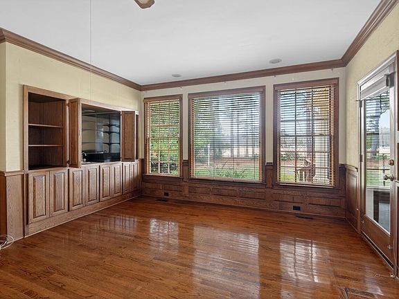 5th image of 3716 Medford Rd