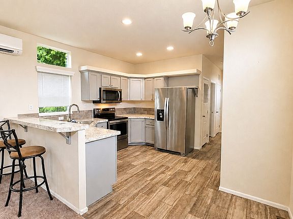 5th image of 1019 Stanford Drive #51
