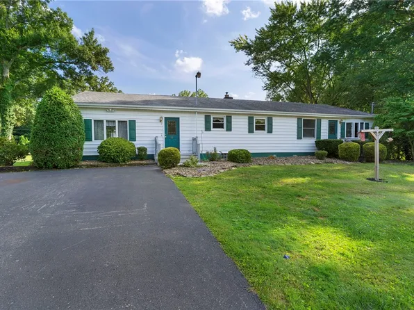 7 Manor Ave, New Castle, PA 16105