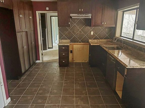 5th image of 100 Ridgewood Ln