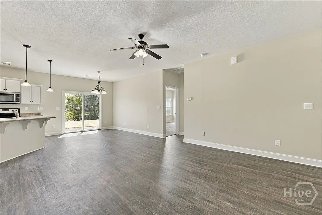 111 Willow Dr — Photo 4