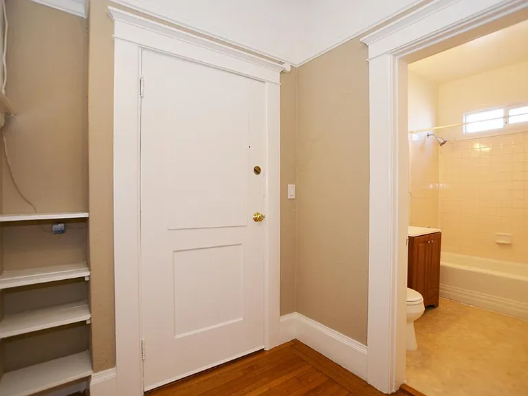 4845 California St #4 — Photo 8