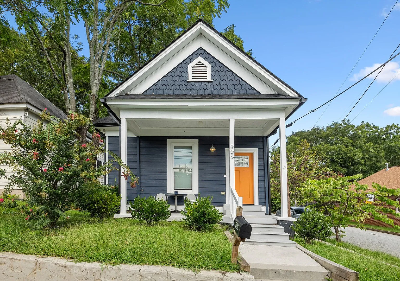 906 Allene Ave SW — Photo 1