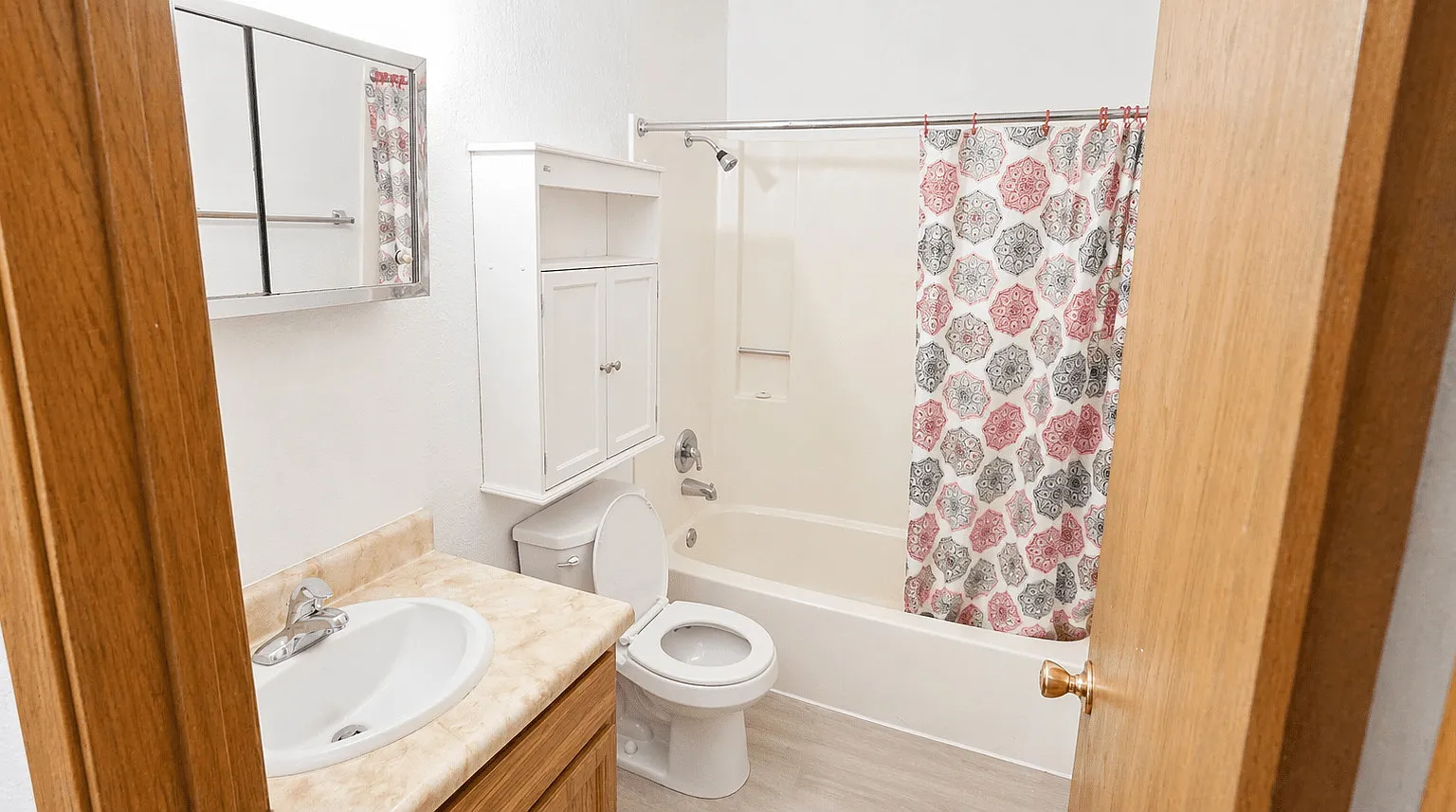 Green River Apartments — Photo 2