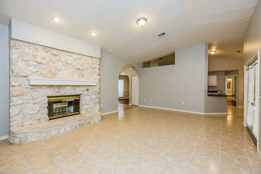 3 bed, 3.0 bath, 2347 sqft, $3,240 — Photo 3