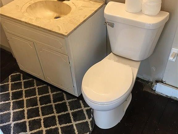 2nd image of 103 E Polk St APT 1