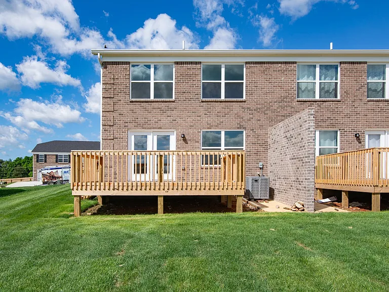 203 Dixon Cir — Photo 4