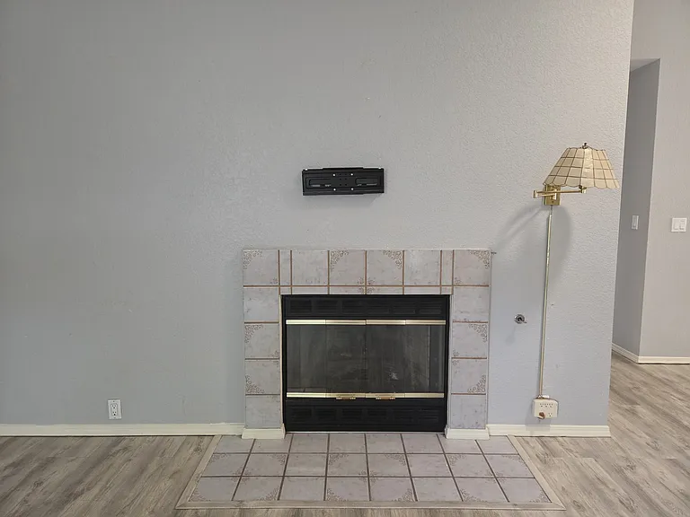10825 Central Park Dr NE — Photo 5