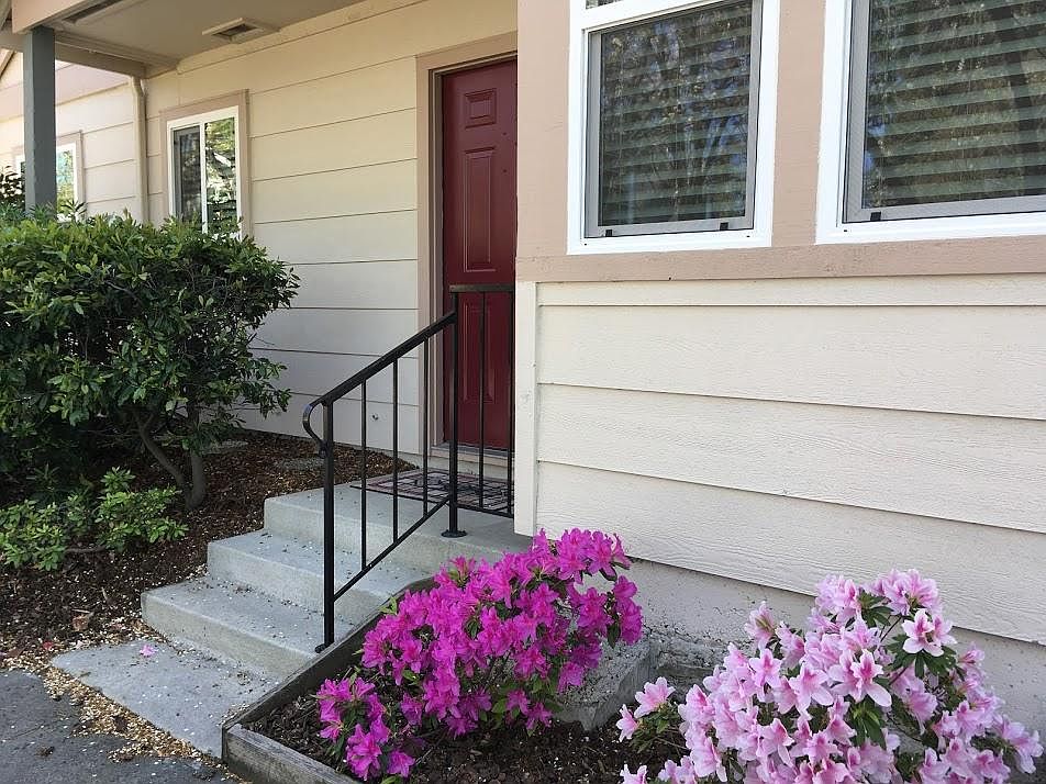 1st image of 402 Hillwood Ct #401