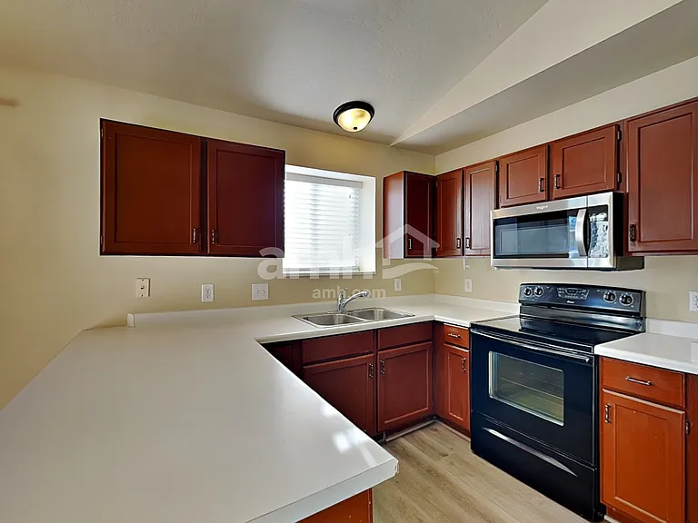 2964 S Fetzer Dr — Photo 3