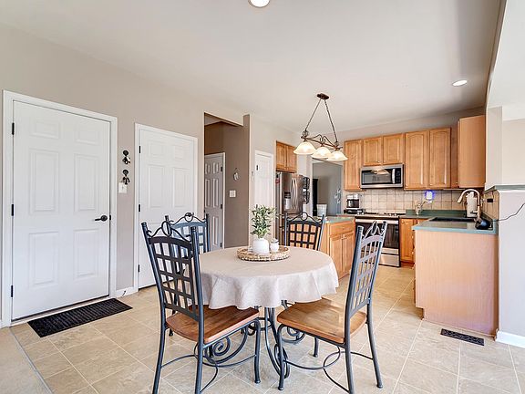 3rd image of 114 Lister Ln