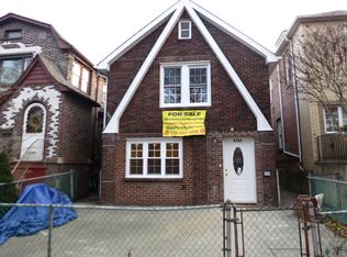 4386 Locust Point Dr, Bronx, NY 10465