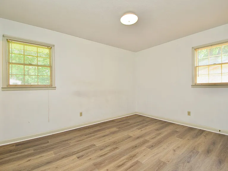 1109 Drew Ln — Photo 12