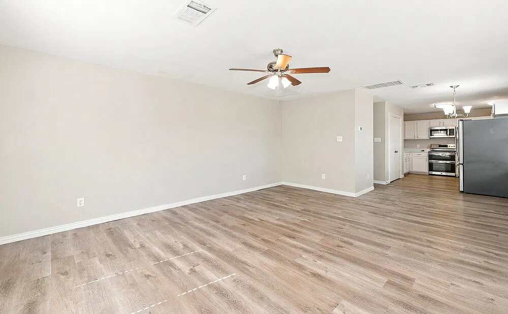 4 bed, 2.5 bath, 2386 sqft, $2,200 — Photo 4