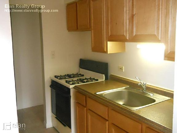 2nd image of 5534 N Kenmore Ave APT 206