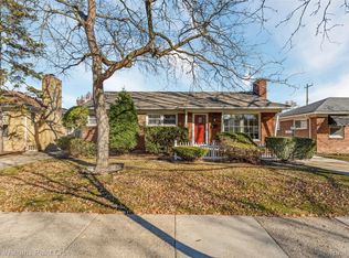 21237 Severn Rd, Harper Woods, MI 48225