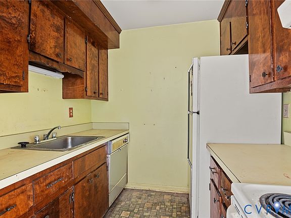 5th image of 2380 Hill St