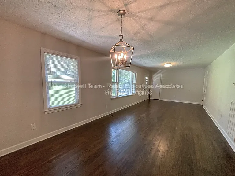 4304 Crosby Dr — Photo 3