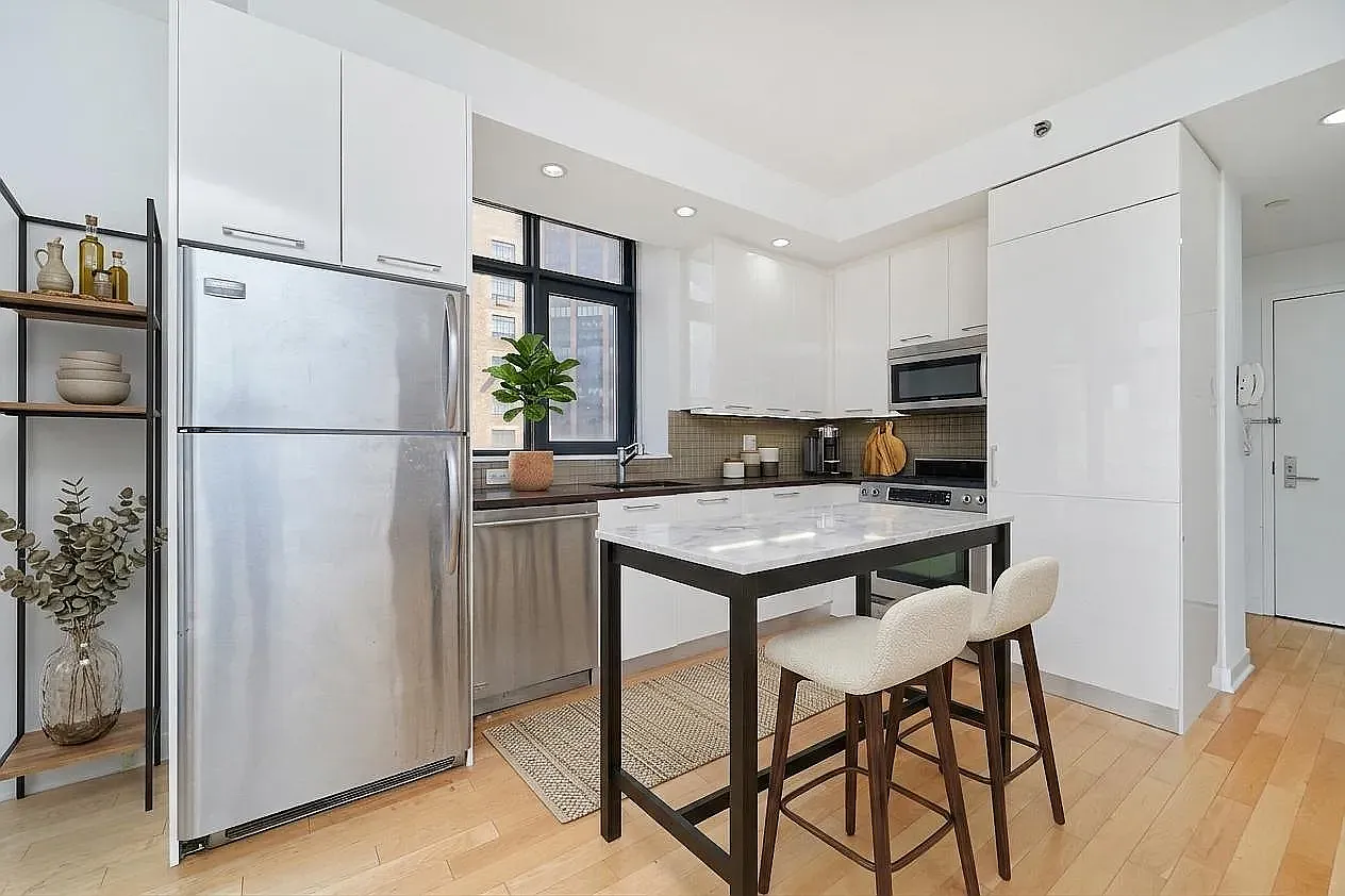 49 East 34th Street — Photo 2