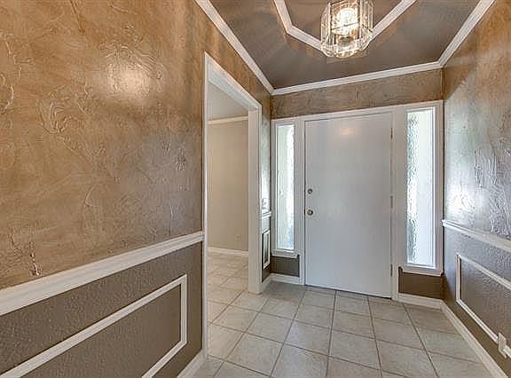 4th image of 2505 Hawthorne Dr