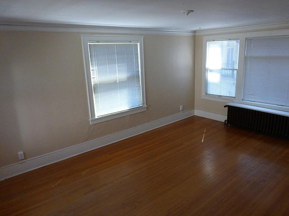 5th image of 4737 Brooklyn Ave NE APT 204