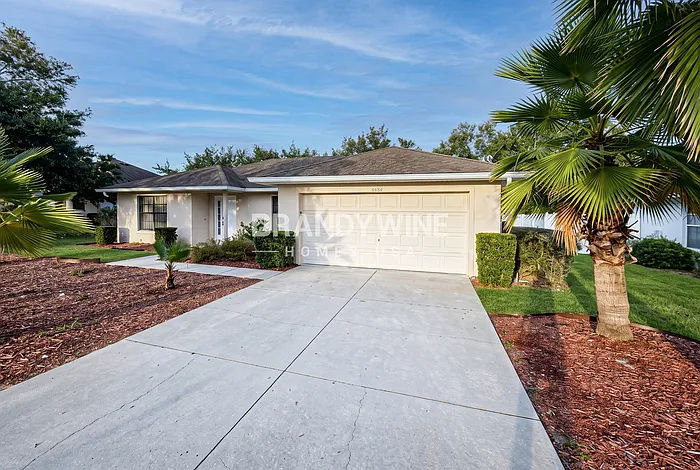3 bed, 2.0 bath, 1452 sqft, $2,080 — Photo 2