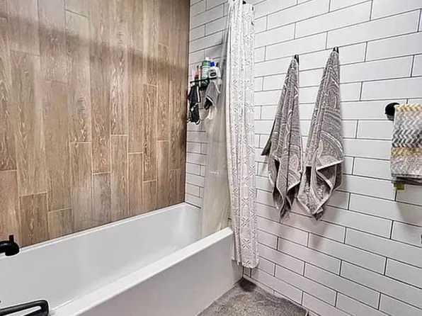 1111 Foster Avenue image 8 of 16