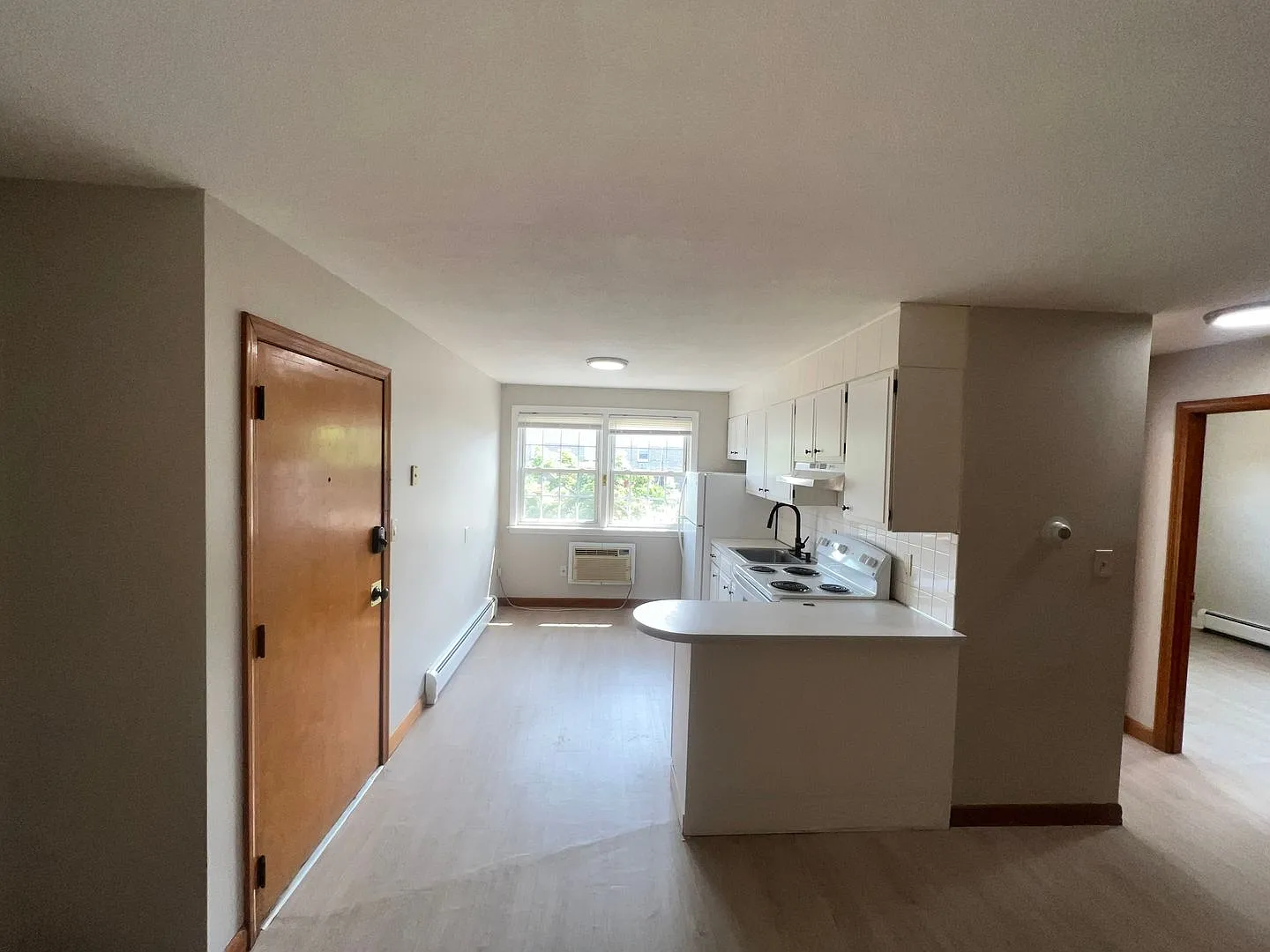 Heat Included! Newly Updated 2 Bedroom Apartment - Methuen — Photo 4