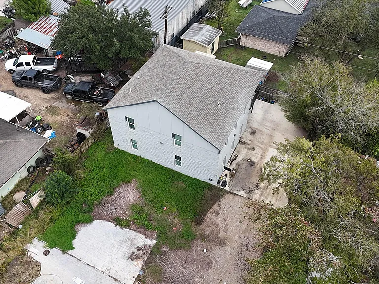 4323 Continental Dr — Photo 38