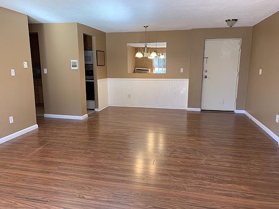 3rd image of 65 Fountain Ln