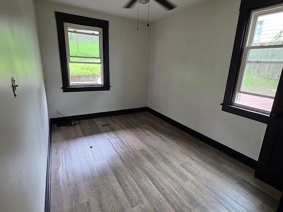 4th image of 519 Brownsville Rd